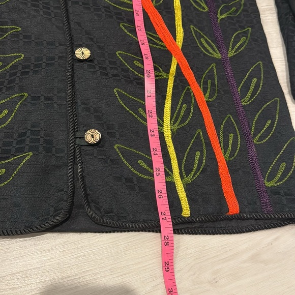 Earth Sea & Sky Vintage lined embroidered button down top with carved buttons. - Picture 10 of 10